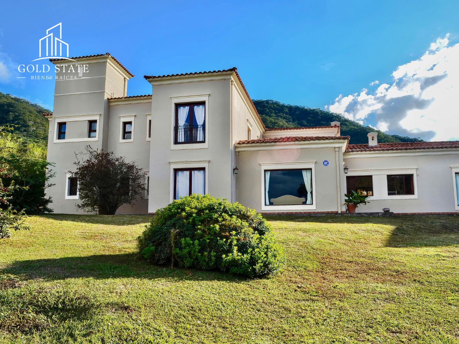 Casa de Categoría en Valle Escondido